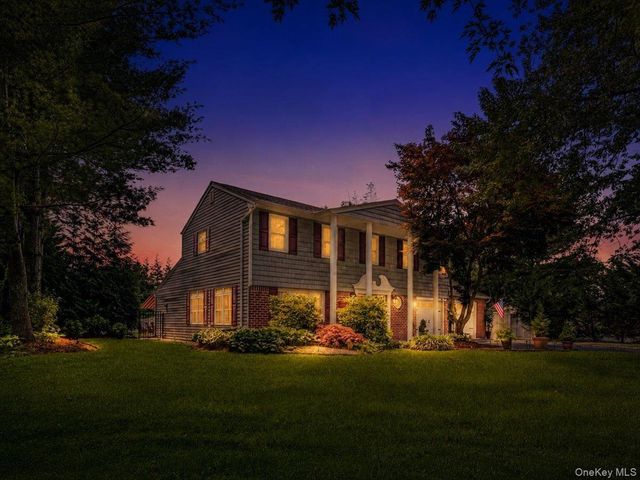 98 Florida Avenue, Commack, NY 11725