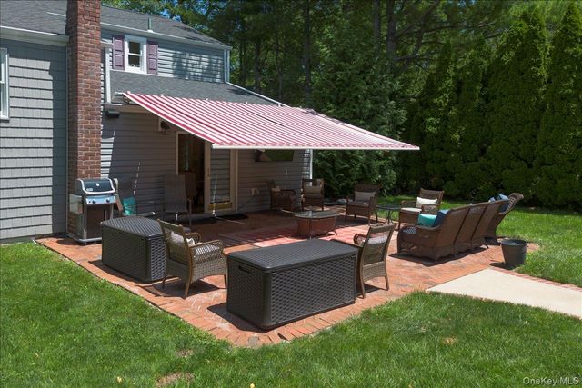 98 Florida Avenue, Commack, NY 11725