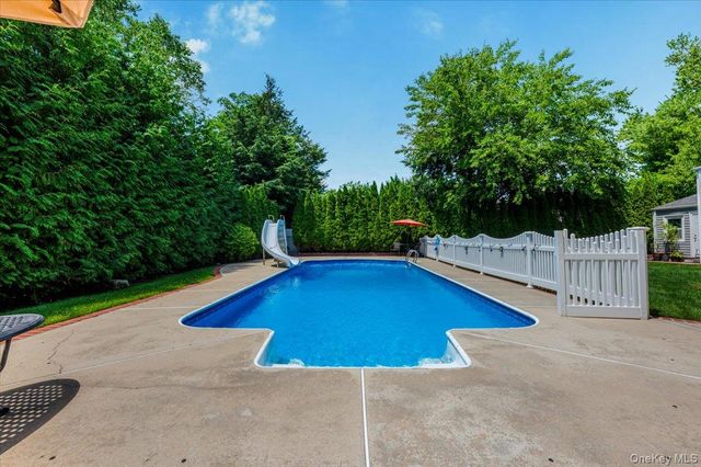 98 Florida Avenue, Commack, NY 11725