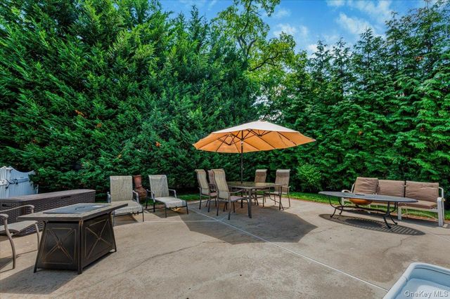 98 Florida Avenue, Commack, NY 11725