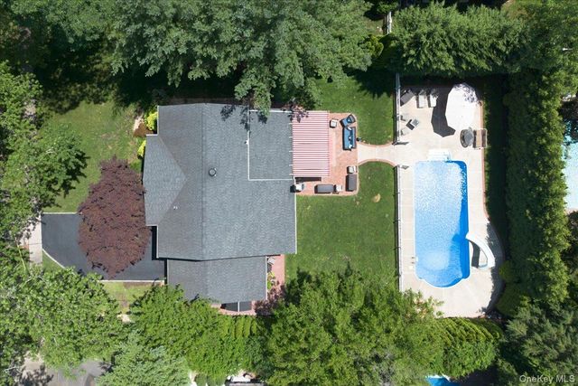 98 Florida Avenue, Commack, NY 11725