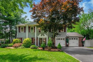 98 Florida Avenue, Commack, NY 11725