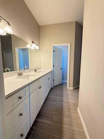 1025 Jupiter Lp, La Belle, FL 33935