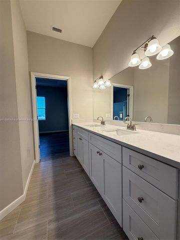 1025 Jupiter Lp, La Belle, FL 33935