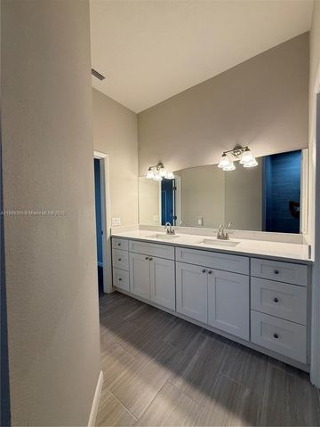 1025 Jupiter Lp, La Belle, FL 33935