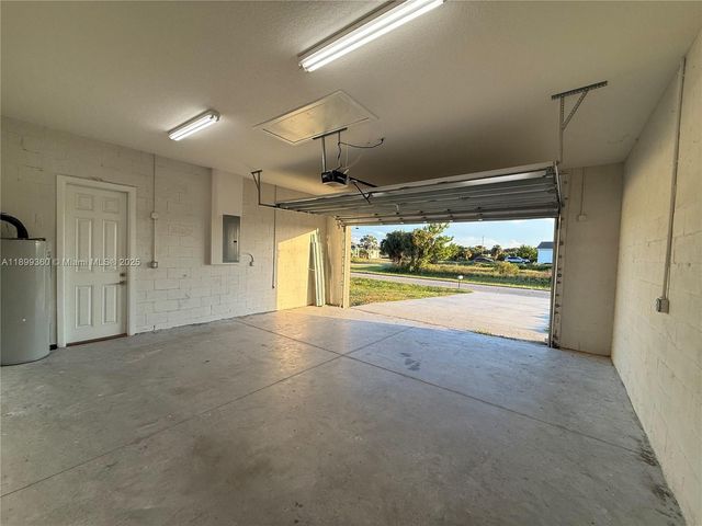 1025 Jupiter Lp, La Belle, FL 33935