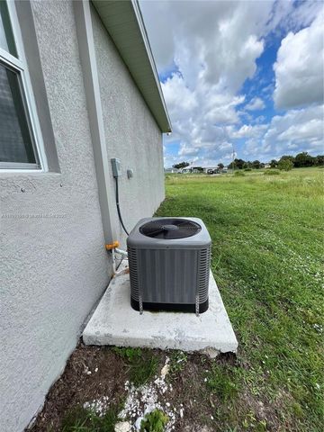 1025 Jupiter Lp, La Belle, FL 33935