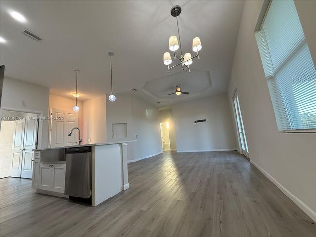 1025 Jupiter Lp, La Belle, FL 33935