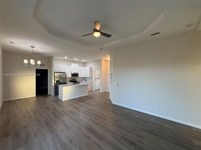 1025 Jupiter Lp, La Belle, FL 33935