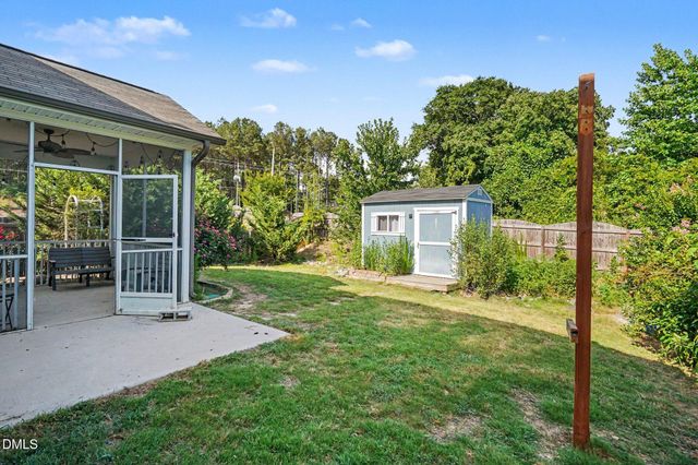 404 Avery Glenn Way, Fuquay Varina, NC 27526