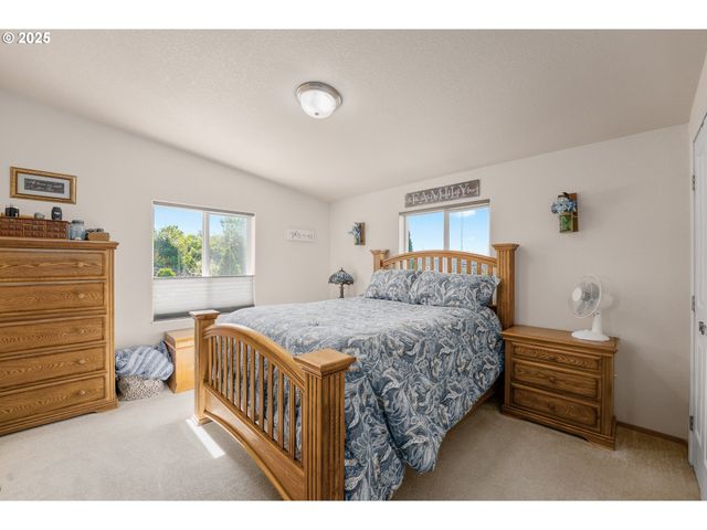 621 HIGHLAND VISTA Ln, Roseburg, OR 97471