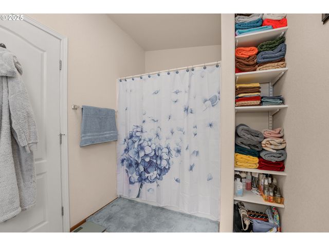 621 HIGHLAND VISTA Ln, Roseburg, OR 97471