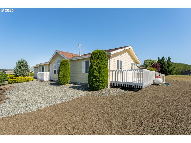 621 HIGHLAND VISTA Ln, Roseburg, OR 97471