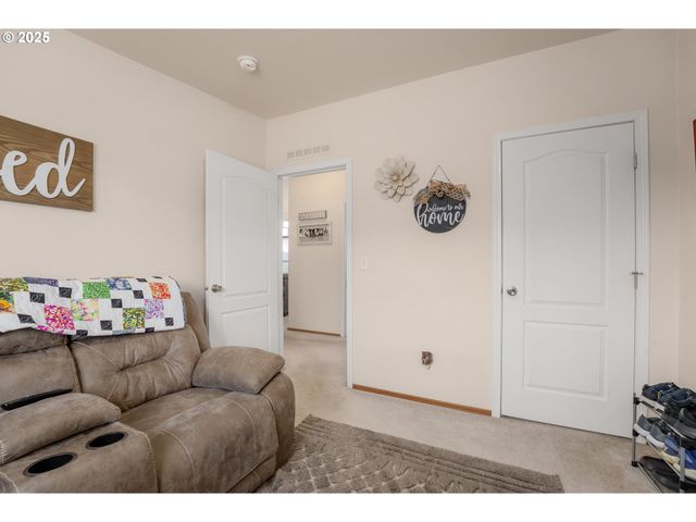 621 HIGHLAND VISTA Ln, Roseburg, OR 97471