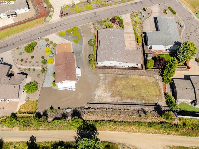 621 HIGHLAND VISTA Ln, Roseburg, OR 97471