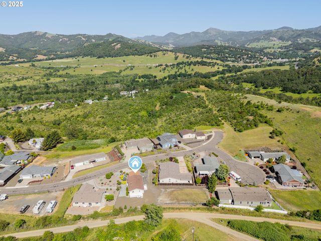 621 HIGHLAND VISTA Ln, Roseburg, OR 97471