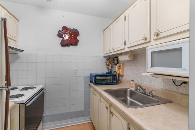 2106 NE 56th Court 204, Fort Lauderdale, FL 33308