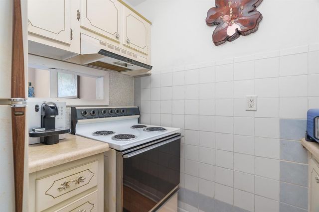 2106 NE 56th Court 204, Fort Lauderdale, FL 33308