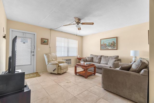 2106 NE 56th Court 204, Fort Lauderdale, FL 33308