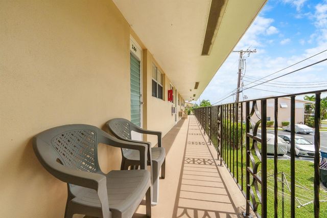 2106 NE 56th Court 204, Fort Lauderdale, FL 33308