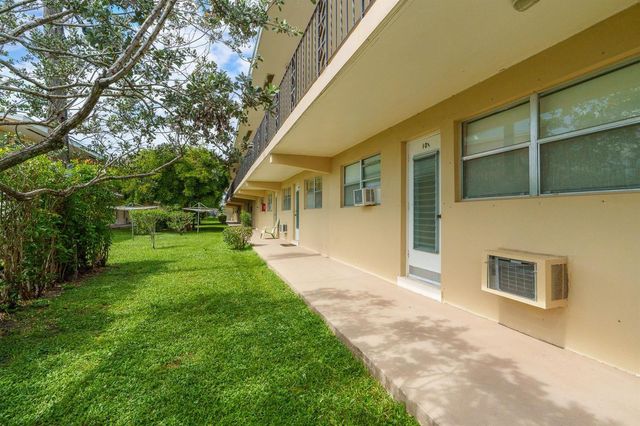 2106 NE 56th Court 204, Fort Lauderdale, FL 33308