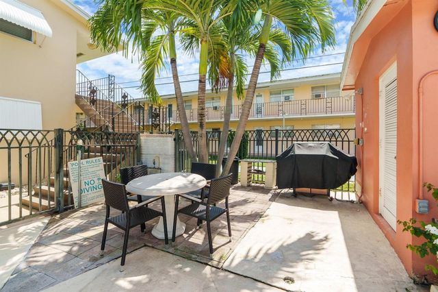 2106 NE 56th Court 204, Fort Lauderdale, FL 33308