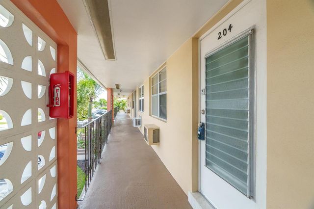 2106 NE 56th Court 204, Fort Lauderdale, FL 33308