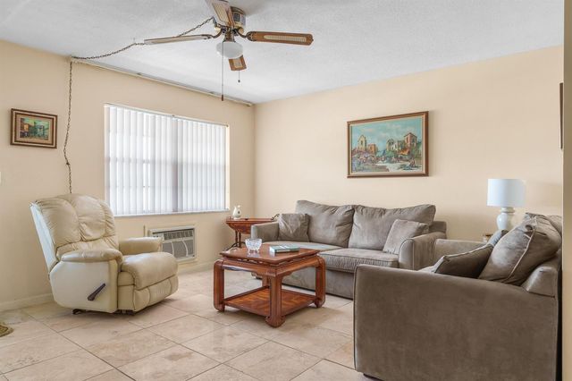 2106 NE 56th Court 204, Fort Lauderdale, FL 33308