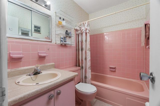 2106 NE 56th Court 204, Fort Lauderdale, FL 33308