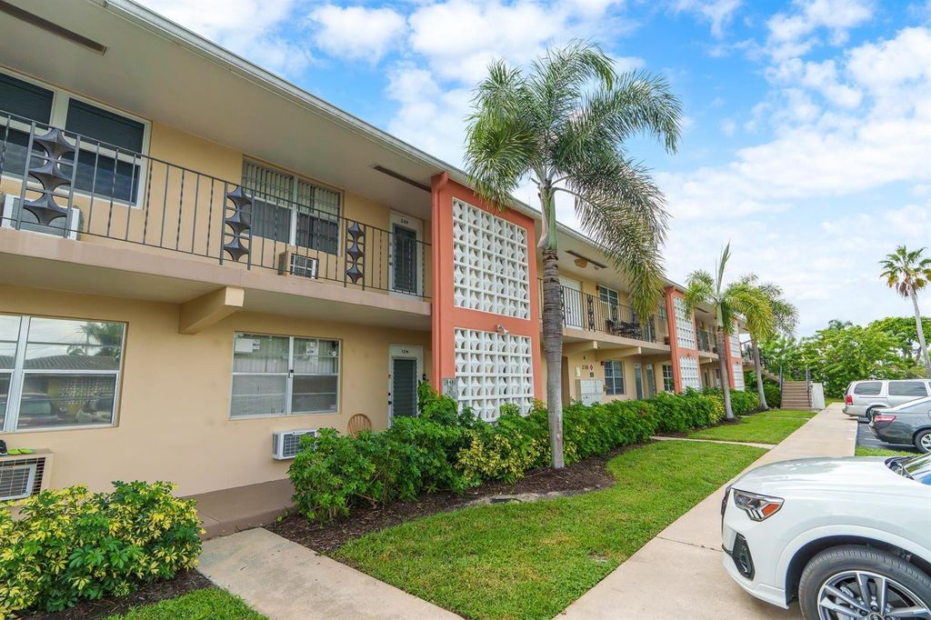 2106 NE 56th Court 204, Fort Lauderdale, FL 33308