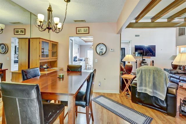 8352 MEADOWBROOK DRIVE 11, Seminole, FL 33777