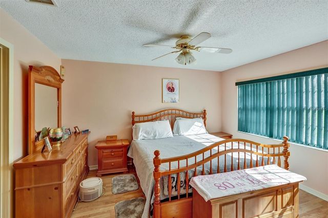 8352 MEADOWBROOK DRIVE 11, Seminole, FL 33777