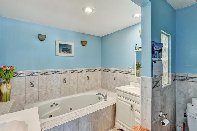 8352 MEADOWBROOK DRIVE 11, Seminole, FL 33777