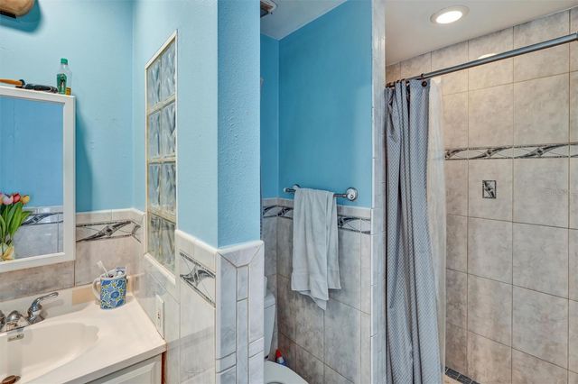 8352 MEADOWBROOK DRIVE 11, Seminole, FL 33777