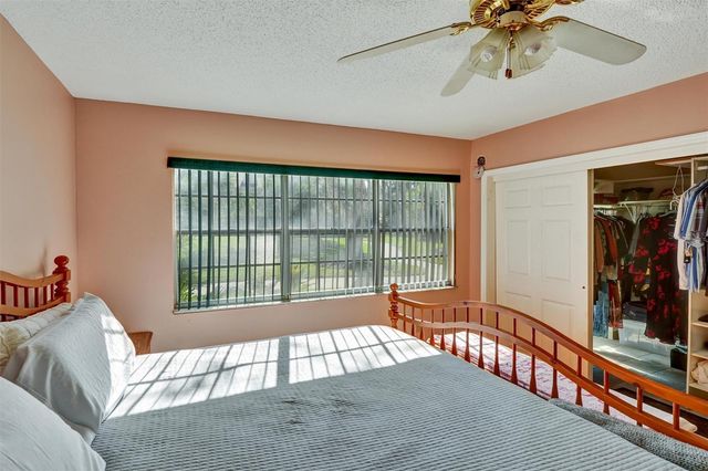 8352 MEADOWBROOK DRIVE 11, Seminole, FL 33777