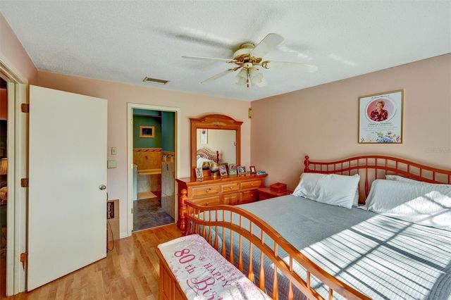 8352 MEADOWBROOK DRIVE 11, Seminole, FL 33777