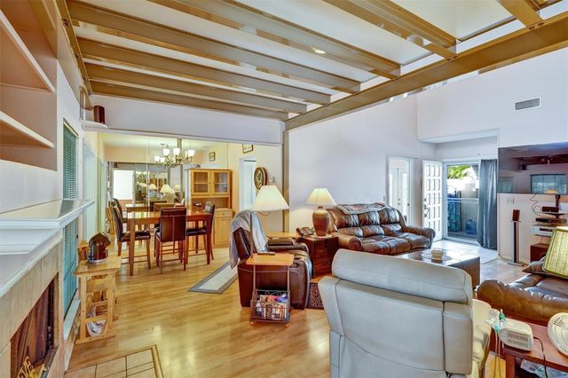 8352 MEADOWBROOK DRIVE 11, Seminole, FL 33777