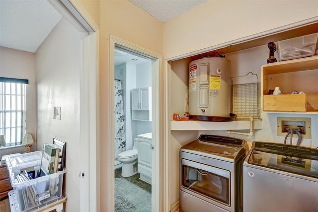 8352 MEADOWBROOK DRIVE 11, Seminole, FL 33777