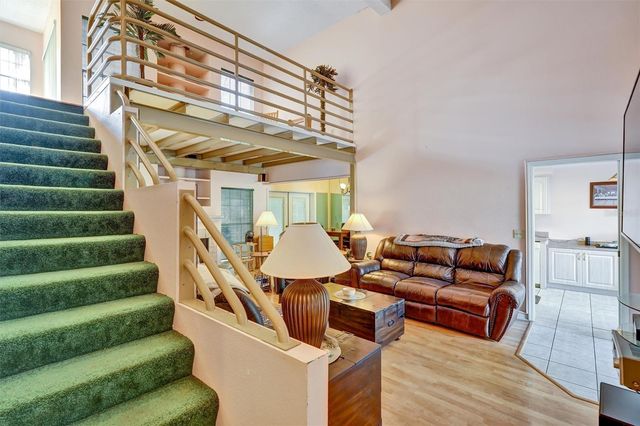 8352 MEADOWBROOK DRIVE 11, Seminole, FL 33777