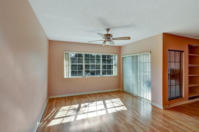 8352 MEADOWBROOK DRIVE 11, Seminole, FL 33777