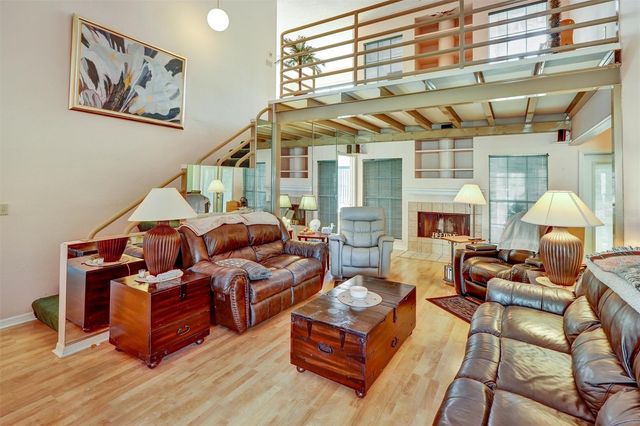 8352 MEADOWBROOK DRIVE 11, Seminole, FL 33777