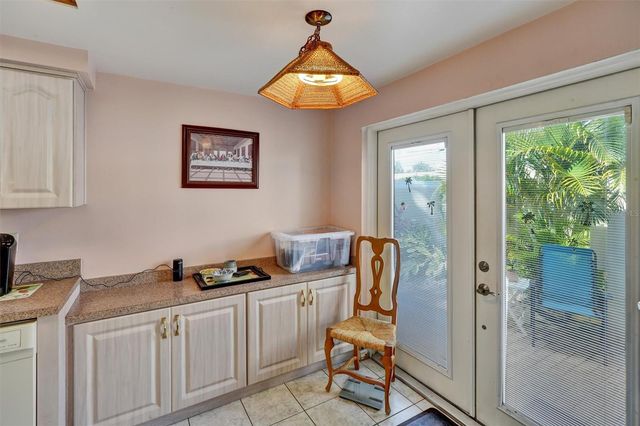 8352 MEADOWBROOK DRIVE 11, Seminole, FL 33777