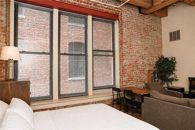 308 W 8th Street 302, Kansas City, MO 64105