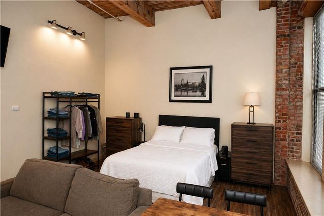 308 W 8th Street 302, Kansas City, MO 64105