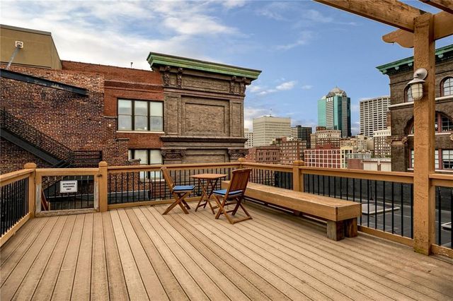 308 W 8th Street 302, Kansas City, MO 64105