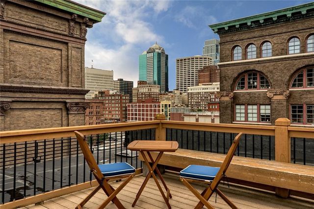 308 W 8th Street 302, Kansas City, MO 64105