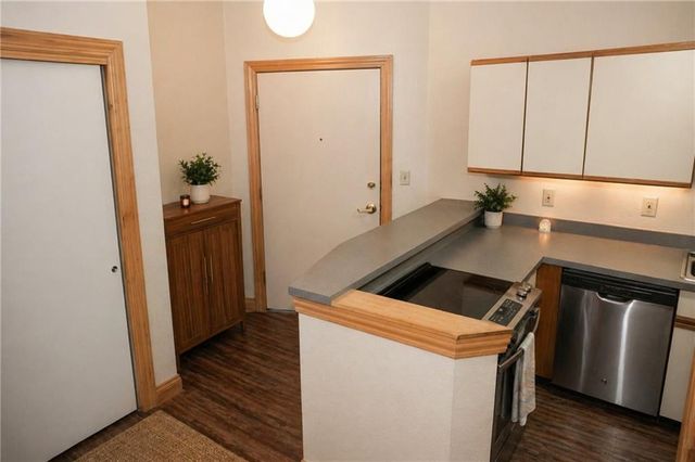 308 W 8th Street 302, Kansas City, MO 64105