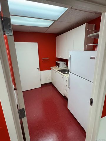 111 Great Neck Road 208, Great Neck, NY 11021