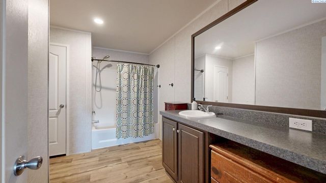 635 Lonetree Lane, Richland, WA 99352