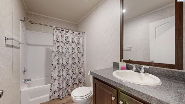 635 Lonetree Lane, Richland, WA 99352